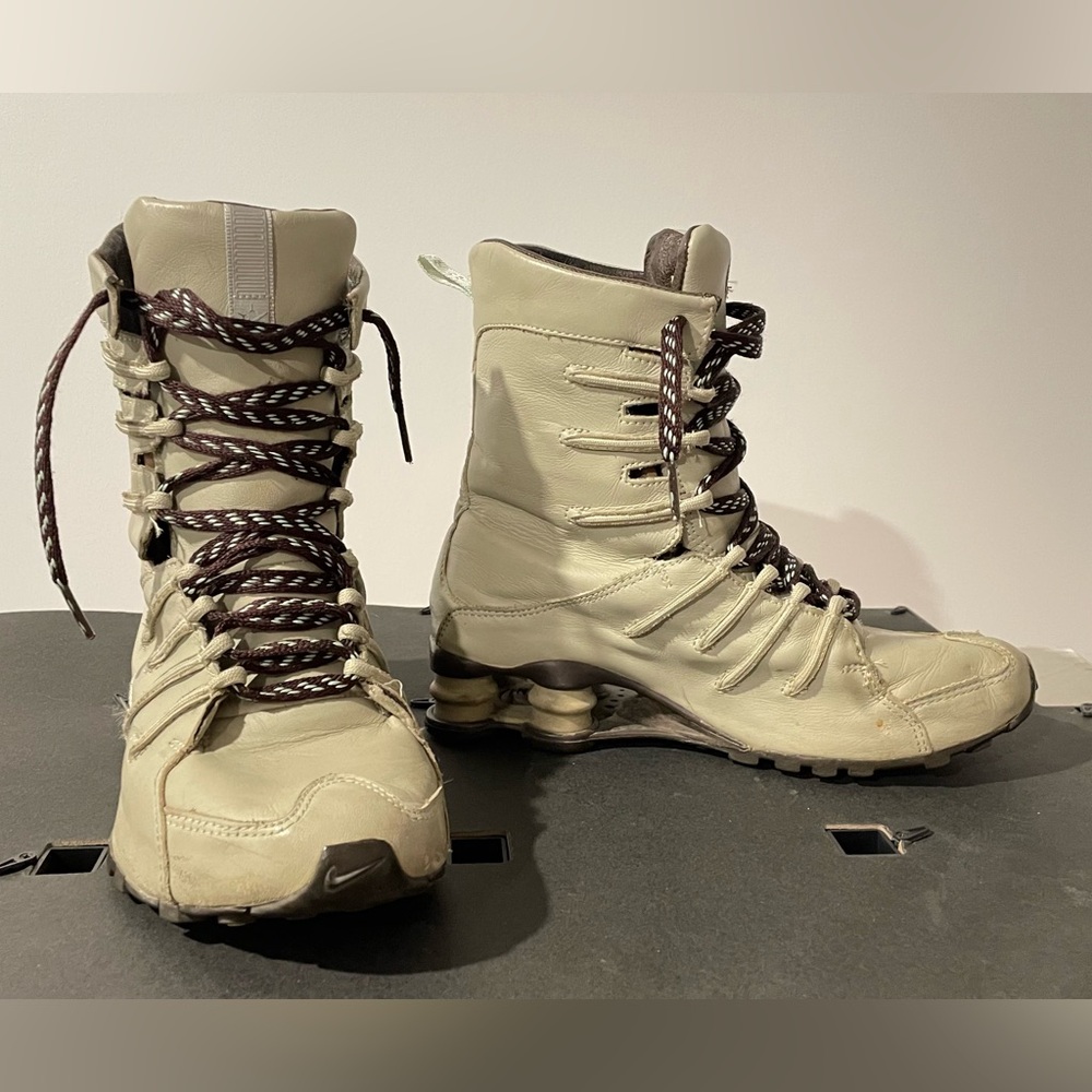 Leather Nike shox size 6